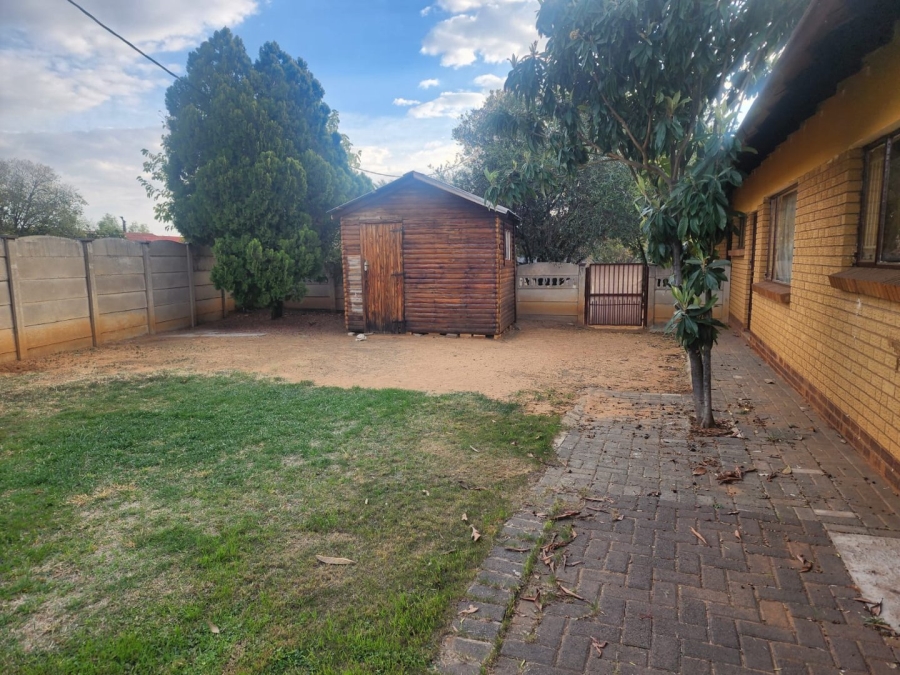 4 Bedroom Property for Sale in Pellissier Free State